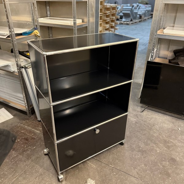 USM Haller Regal 1x3 Graphitschwarz auf Rollen