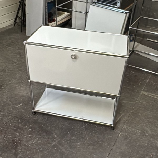 USM Haller Regal Lichtgrau 1x2 mit Klappe