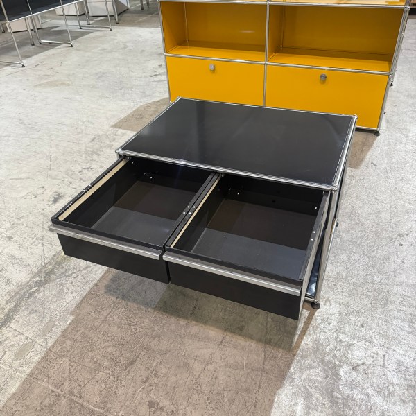 USM Haller Nachttisch Anthrazit grau